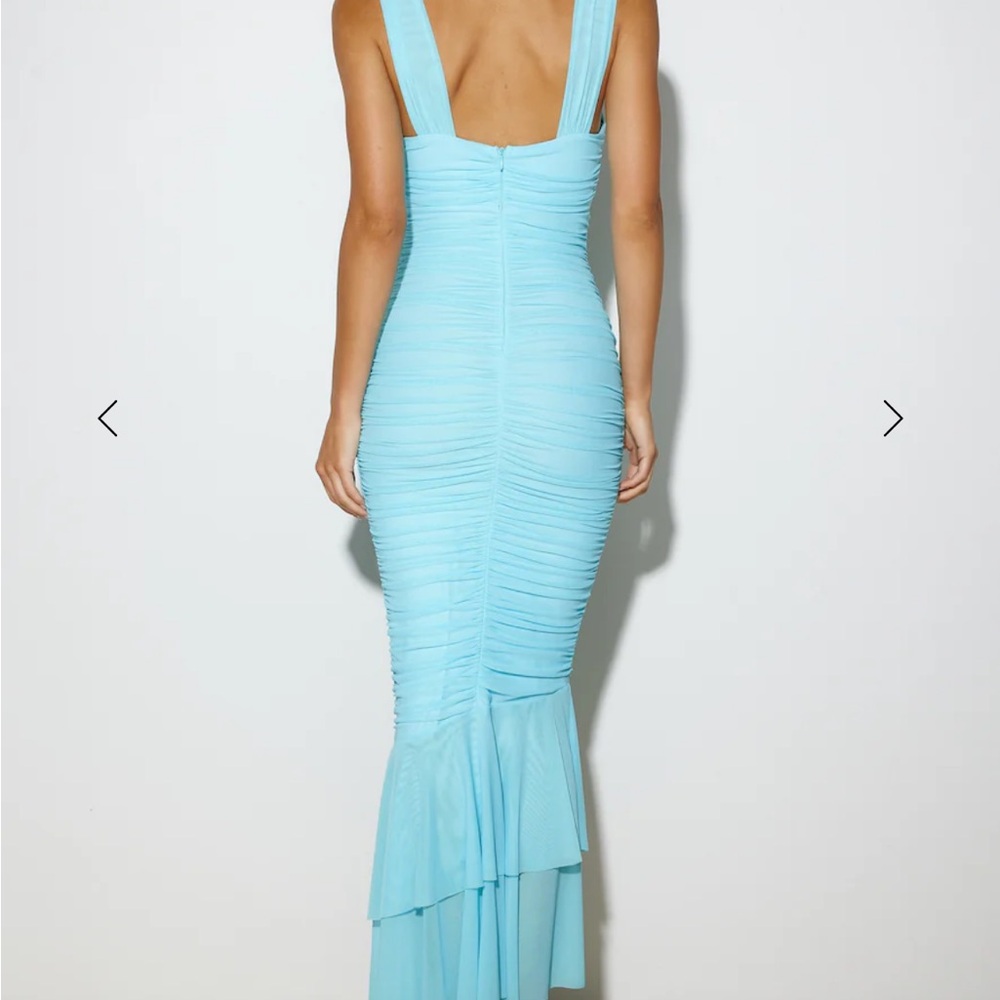 Elegant Blue Sleeveless Dress - Picture 4 of 7